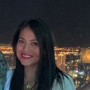 Meet your Posher, Alejandra